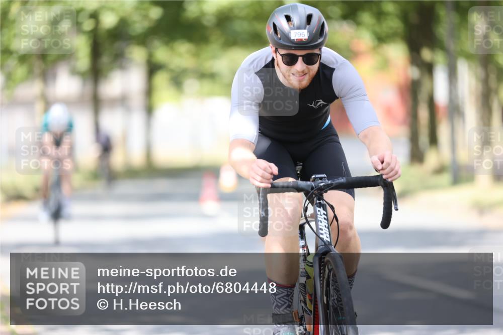 11.08.2024 - GEWOBA Citytriathlon Bremen H.Heesch http://msf.ph/oto/6804448 11.08.2024 12:08:46 Radfahren 741, 742, 796, 892, 917, 963, 966, 981, 1022 meine-sportfotos.de