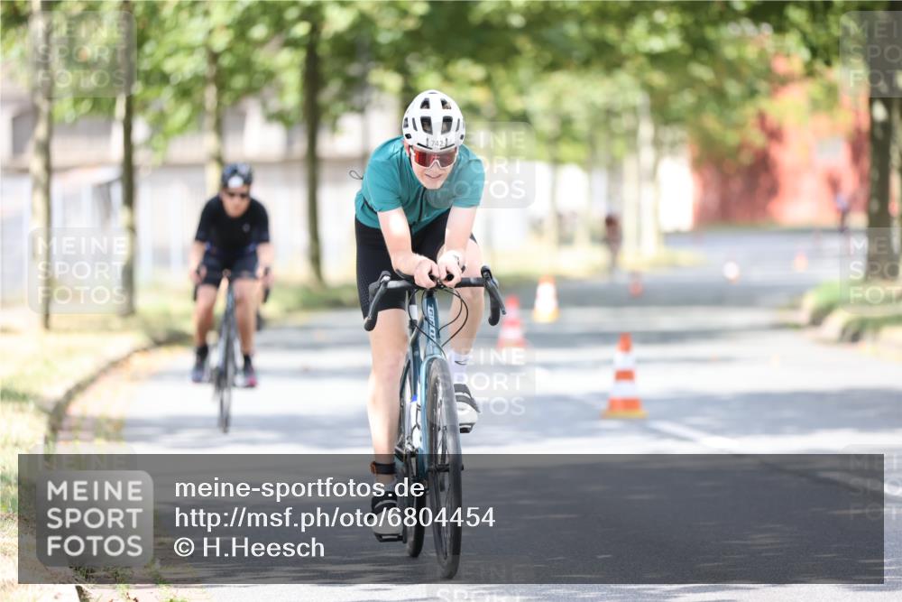 11.08.2024 - GEWOBA Citytriathlon Bremen H.Heesch http://msf.ph/oto/6804454 11.08.2024 12:08:47 Radfahren 741, 742, 796, 892, 917, 963, 966, 981, 1022 meine-sportfotos.de
