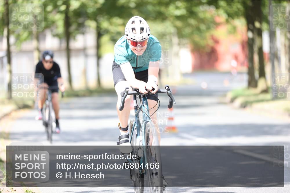 11.08.2024 - GEWOBA Citytriathlon Bremen H.Heesch http://msf.ph/oto/6804466 11.08.2024 12:08:48 Radfahren 741, 742, 796, 892, 917, 963, 966, 981, 1022 meine-sportfotos.de