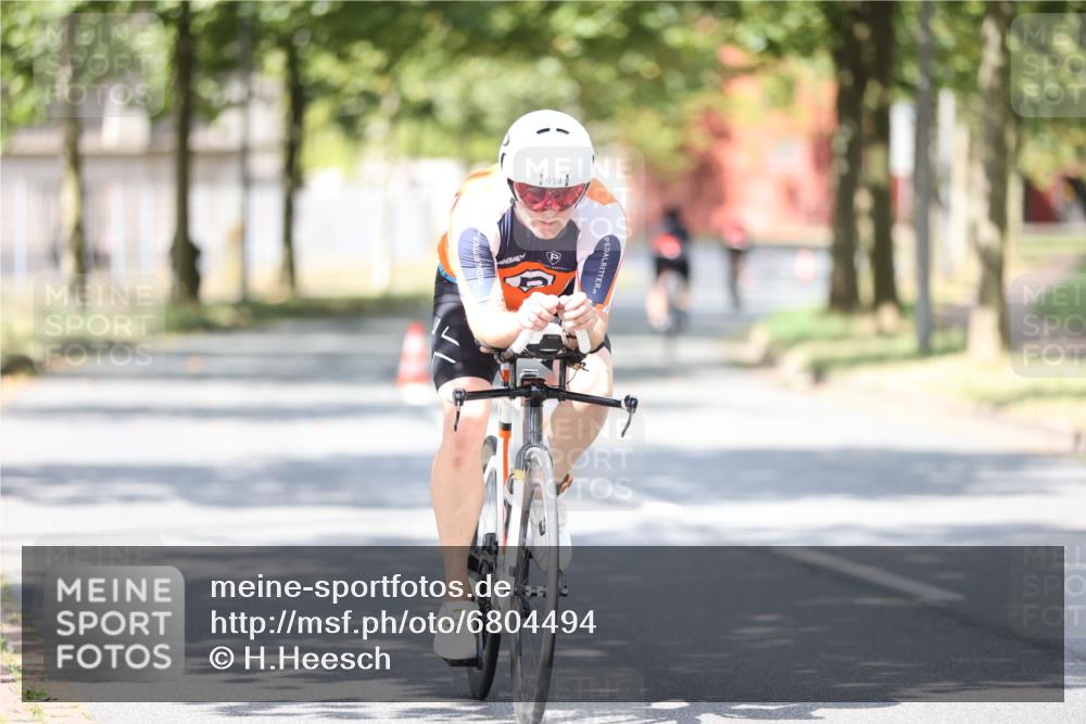11.08.2024 - GEWOBA Citytriathlon Bremen H.Heesch http://msf.ph/oto/6804494 11.08.2024 12:18:10 Radfahren 827, 868, 871, 914, 933 meine-sportfotos.de