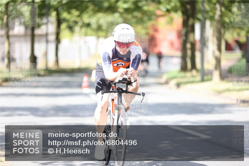 11.08.2024 - GEWOBA Citytriathlon Bremen H.Heesch http://msf.ph/oto/6804496 11.08.2024 12:18:11 Radfahren 827, 868, 871, 914, 933 meine-sportfotos.de