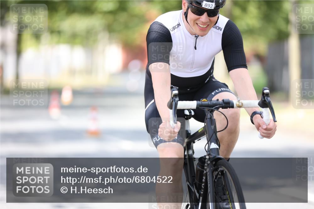 11.08.2024 - GEWOBA Citytriathlon Bremen H.Heesch http://msf.ph/oto/6804522 11.08.2024 12:08:51 Radfahren 741, 742, 796, 844, 892, 917, 1022 meine-sportfotos.de