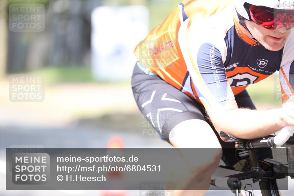 11.08.2024 - GEWOBA Citytriathlon Bremen H.Heesch http://msf.ph/oto/6804531 11.08.2024 12:18:11 Radfahren 827, 868, 871, 914, 933 meine-sportfotos.de