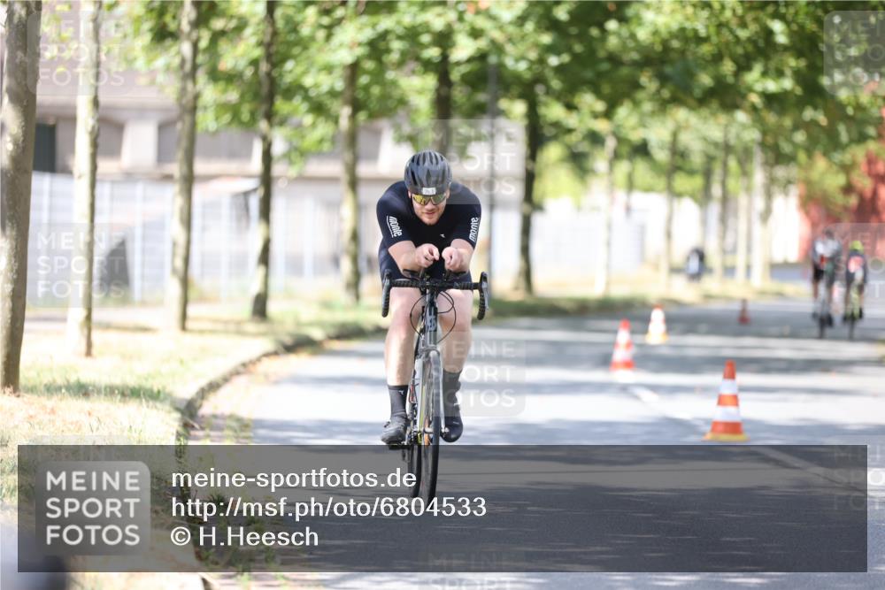 11.08.2024 - GEWOBA Citytriathlon Bremen H.Heesch http://msf.ph/oto/6804533 11.08.2024 12:18:33 Radfahren 746, 763 meine-sportfotos.de