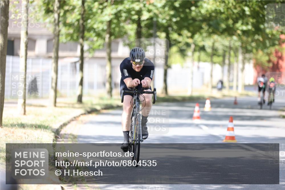 11.08.2024 - GEWOBA Citytriathlon Bremen H.Heesch http://msf.ph/oto/6804535 11.08.2024 12:18:34 Radfahren 746, 763 meine-sportfotos.de