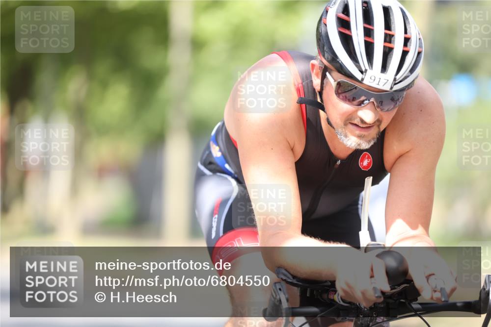 11.08.2024 - GEWOBA Citytriathlon Bremen H.Heesch http://msf.ph/oto/6804550 11.08.2024 12:08:56 Radfahren 742, 796, 844, 889, 892, 917, 1022 meine-sportfotos.de