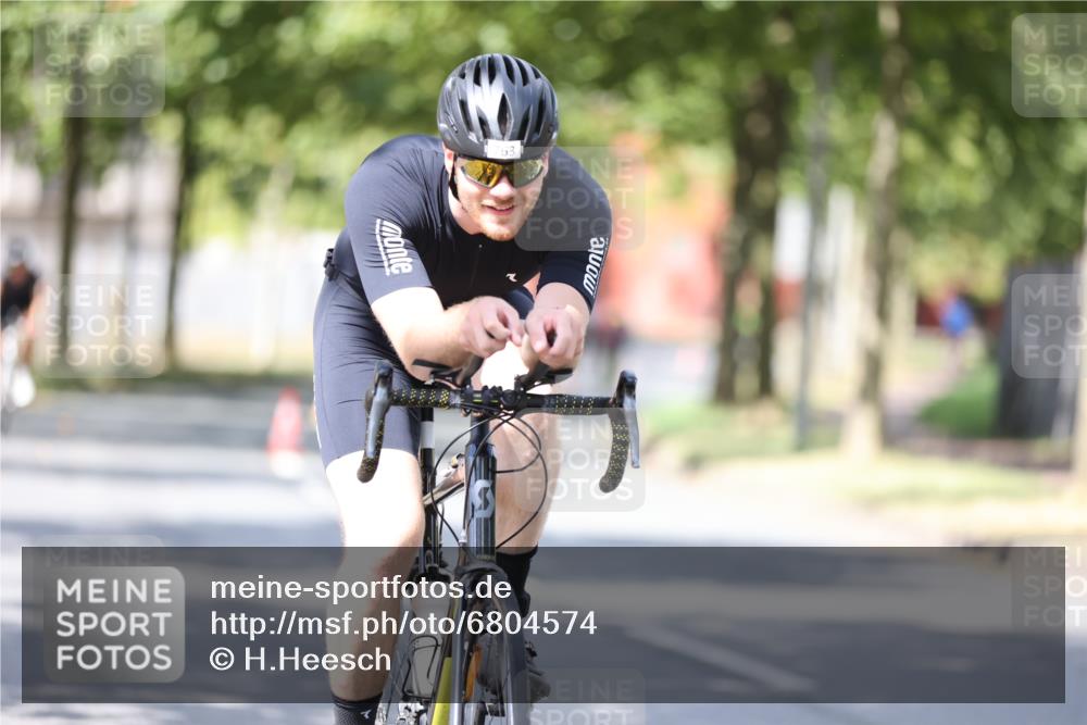 11.08.2024 - GEWOBA Citytriathlon Bremen H.Heesch http://msf.ph/oto/6804574 11.08.2024 12:18:34 Radfahren 746, 763 meine-sportfotos.de