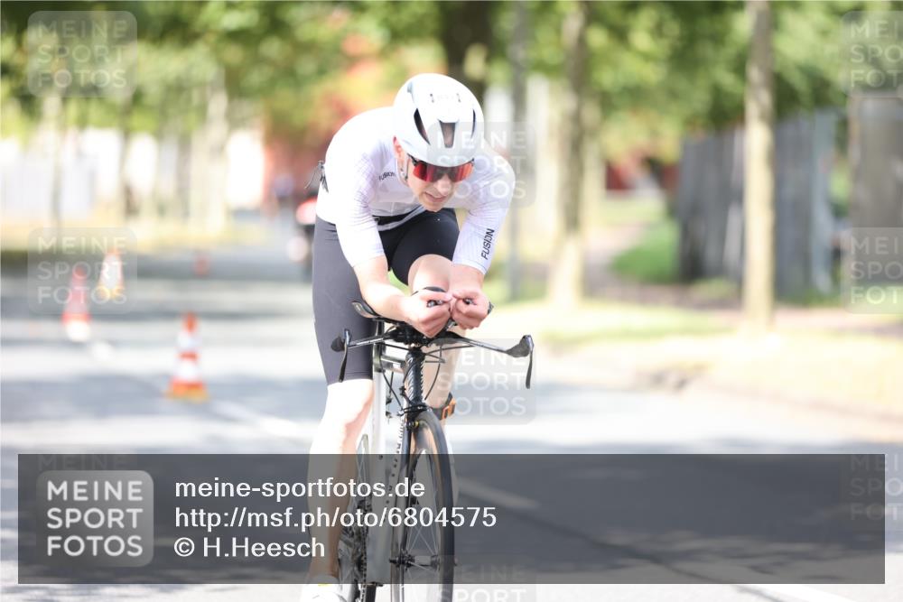 11.08.2024 - GEWOBA Citytriathlon Bremen H.Heesch http://msf.ph/oto/6804575 11.08.2024 12:09:04 Radfahren 793, 844, 866, 889, 917, 932 meine-sportfotos.de