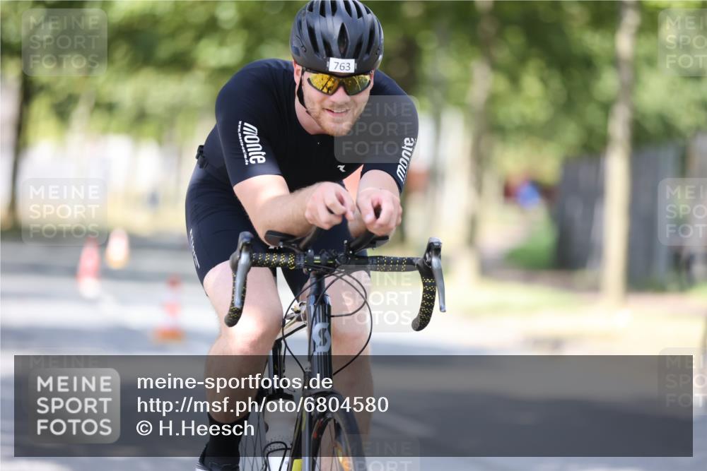 11.08.2024 - GEWOBA Citytriathlon Bremen H.Heesch http://msf.ph/oto/6804580 11.08.2024 12:18:35 Radfahren 746, 763 meine-sportfotos.de