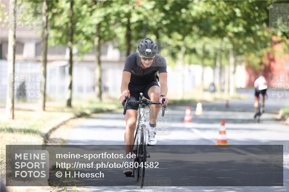 11.08.2024 - GEWOBA Citytriathlon Bremen H.Heesch http://msf.ph/oto/6804582 11.08.2024 12:18:37 Radfahren 746, 763 meine-sportfotos.de
