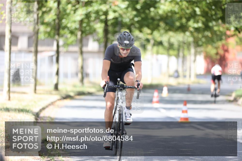 11.08.2024 - GEWOBA Citytriathlon Bremen H.Heesch http://msf.ph/oto/6804584 11.08.2024 12:18:38 Radfahren 746, 763 meine-sportfotos.de