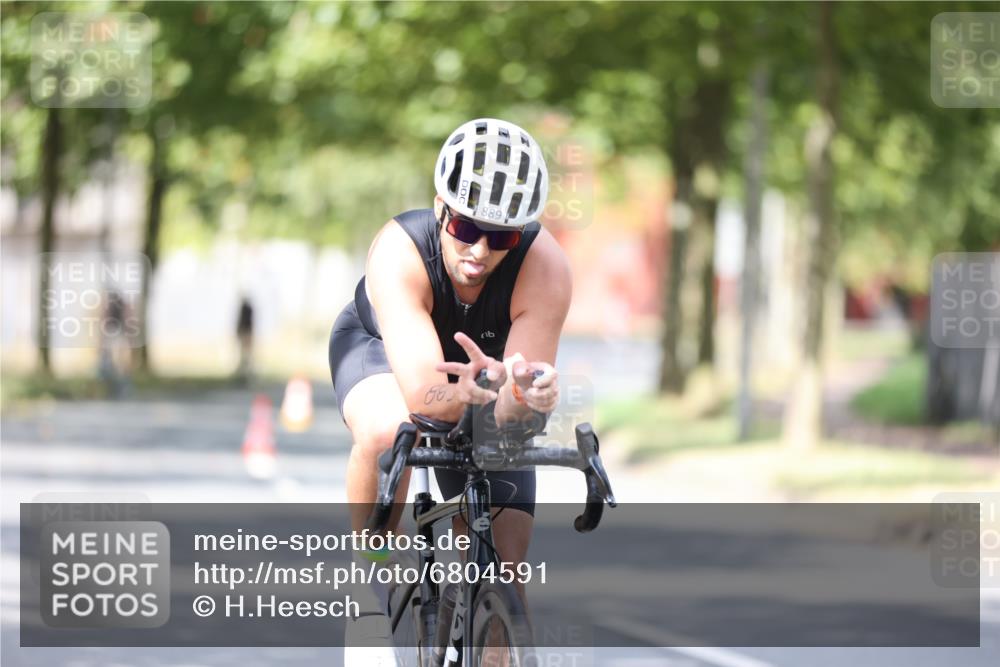 11.08.2024 - GEWOBA Citytriathlon Bremen H.Heesch http://msf.ph/oto/6804591 11.08.2024 12:09:09 Radfahren 787, 793, 844, 863, 866, 889, 917, 932 meine-sportfotos.de