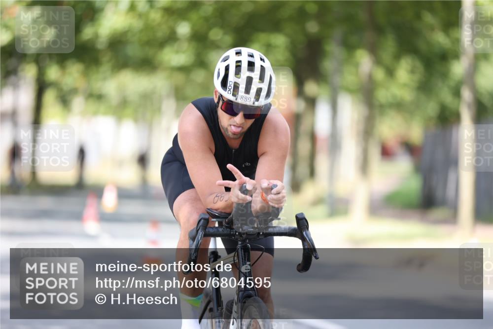 11.08.2024 - GEWOBA Citytriathlon Bremen H.Heesch http://msf.ph/oto/6804595 11.08.2024 12:09:09 Radfahren 787, 793, 844, 863, 866, 889, 917, 932 meine-sportfotos.de