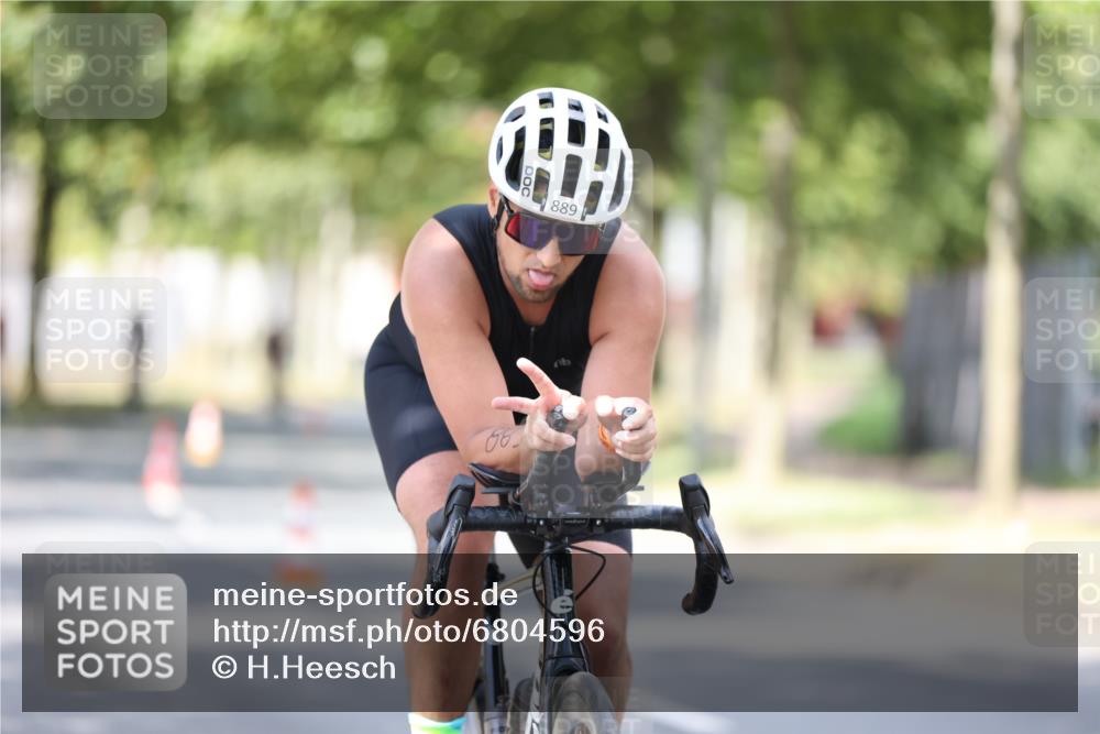 11.08.2024 - GEWOBA Citytriathlon Bremen H.Heesch http://msf.ph/oto/6804596 11.08.2024 12:09:10 Radfahren 787, 793, 844, 863, 866, 889, 932 meine-sportfotos.de