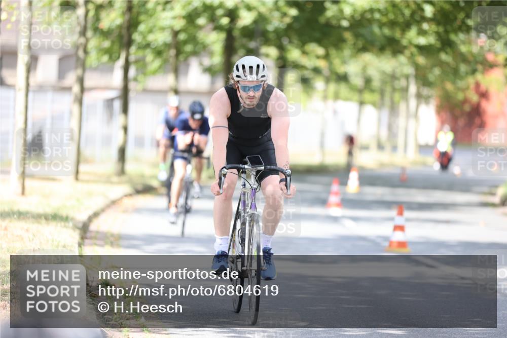11.08.2024 - GEWOBA Citytriathlon Bremen H.Heesch http://msf.ph/oto/6804619 11.08.2024 12:09:15 Radfahren 787, 793, 844, 863, 866, 889, 932 meine-sportfotos.de