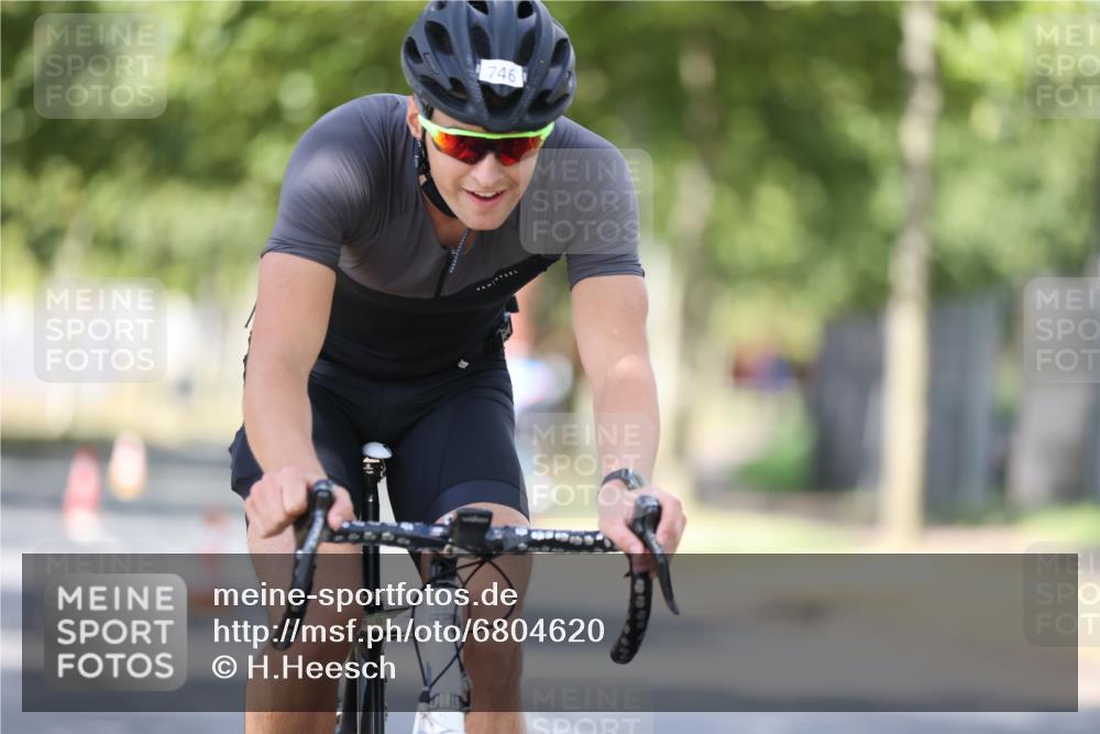 11.08.2024 - GEWOBA Citytriathlon Bremen H.Heesch http://msf.ph/oto/6804620 11.08.2024 12:18:38 Radfahren 746, 763 meine-sportfotos.de