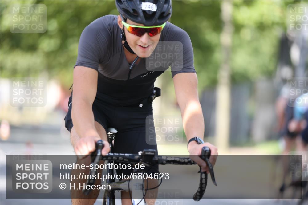 11.08.2024 - GEWOBA Citytriathlon Bremen H.Heesch http://msf.ph/oto/6804623 11.08.2024 12:18:39 Radfahren 746, 763 meine-sportfotos.de