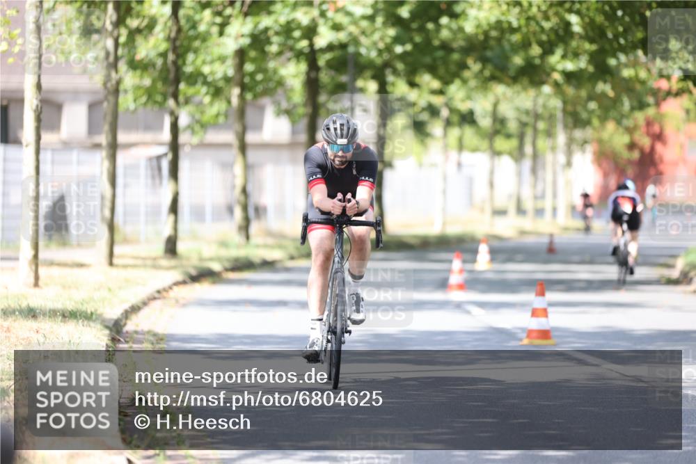 11.08.2024 - GEWOBA Citytriathlon Bremen H.Heesch http://msf.ph/oto/6804625 11.08.2024 12:18:51 Radfahren 746, 852 meine-sportfotos.de