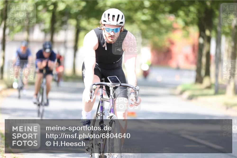 11.08.2024 - GEWOBA Citytriathlon Bremen H.Heesch http://msf.ph/oto/6804640 11.08.2024 12:09:15 Radfahren 787, 793, 844, 863, 866, 889, 932 meine-sportfotos.de
