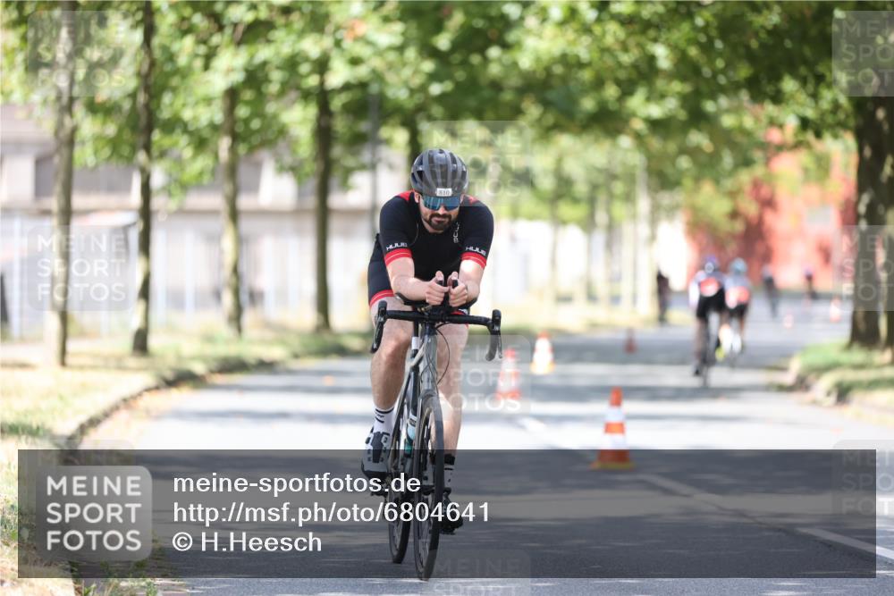 11.08.2024 - GEWOBA Citytriathlon Bremen H.Heesch http://msf.ph/oto/6804641 11.08.2024 12:18:52 Radfahren 852, 862 meine-sportfotos.de