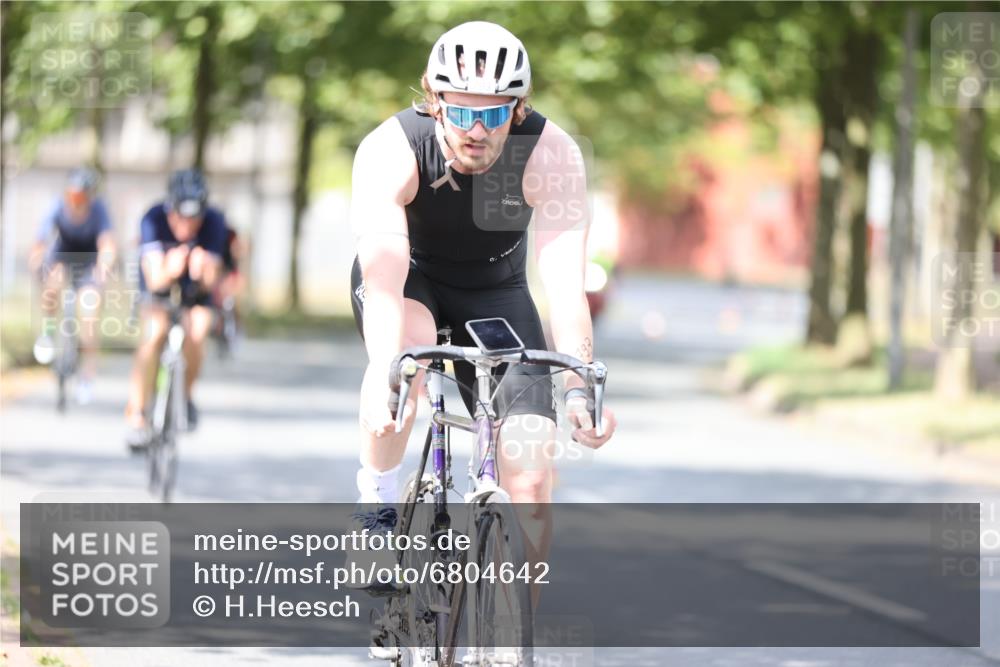 11.08.2024 - GEWOBA Citytriathlon Bremen H.Heesch http://msf.ph/oto/6804642 11.08.2024 12:09:16 Radfahren 787, 793, 844, 863, 866, 889, 932 meine-sportfotos.de