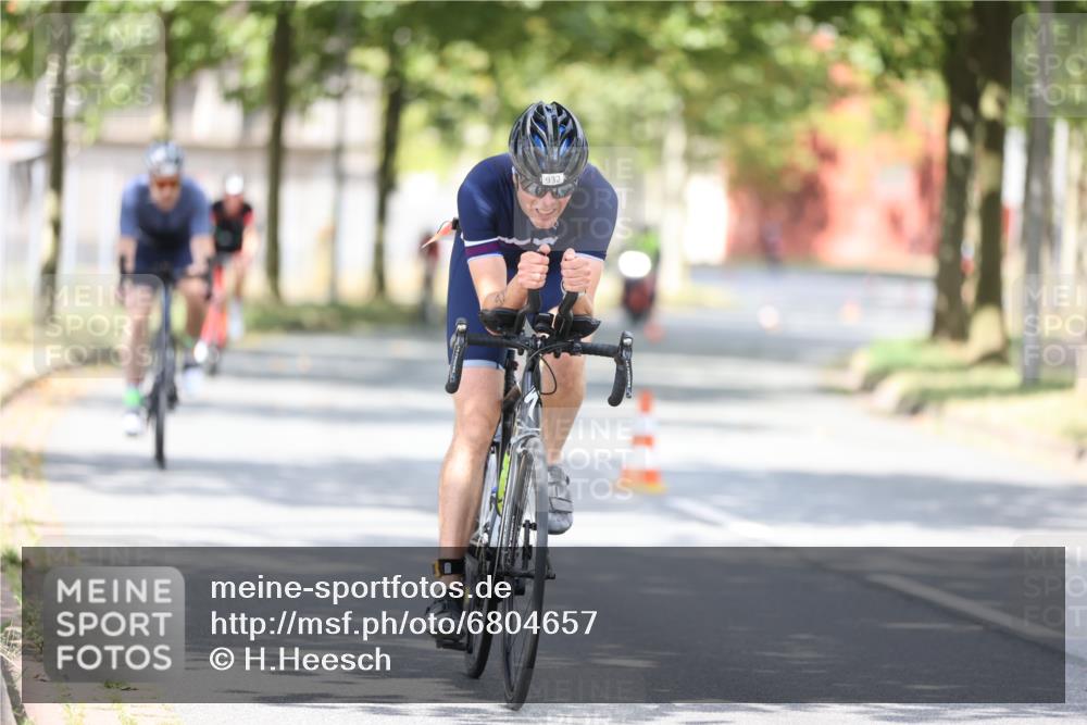 11.08.2024 - GEWOBA Citytriathlon Bremen H.Heesch http://msf.ph/oto/6804657 11.08.2024 12:09:16 Radfahren 787, 793, 844, 863, 866, 889, 932 meine-sportfotos.de
