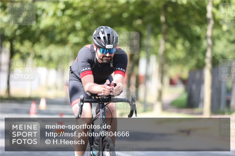 11.08.2024 - GEWOBA Citytriathlon Bremen H.Heesch http://msf.ph/oto/6804666 11.08.2024 12:18:52 Radfahren 852, 862 meine-sportfotos.de