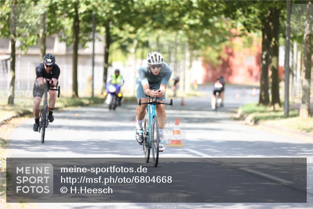 11.08.2024 - GEWOBA Citytriathlon Bremen H.Heesch http://msf.ph/oto/6804668 11.08.2024 12:19:02 Radfahren 852, 862, 1008 meine-sportfotos.de