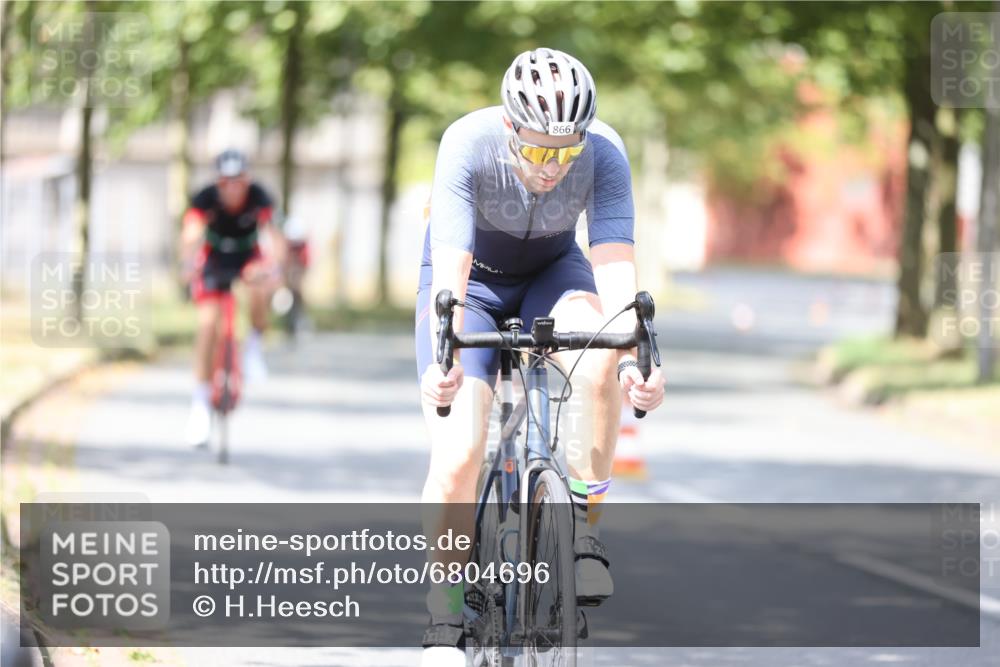 11.08.2024 - GEWOBA Citytriathlon Bremen H.Heesch http://msf.ph/oto/6804696 11.08.2024 12:09:18 Radfahren 787, 793, 863, 866, 889, 932 meine-sportfotos.de