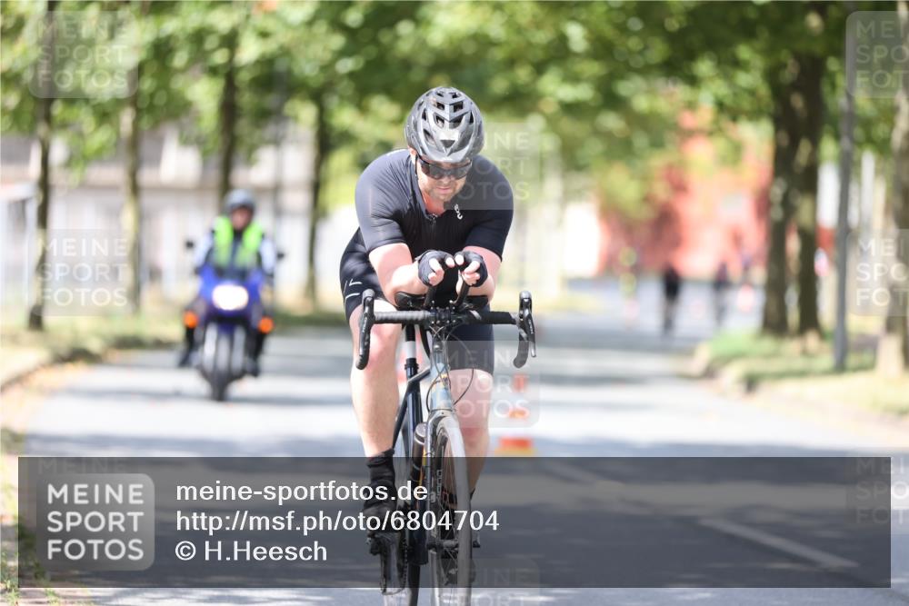 11.08.2024 - GEWOBA Citytriathlon Bremen H.Heesch http://msf.ph/oto/6804704 11.08.2024 12:19:03 Radfahren 852, 862, 1008 meine-sportfotos.de