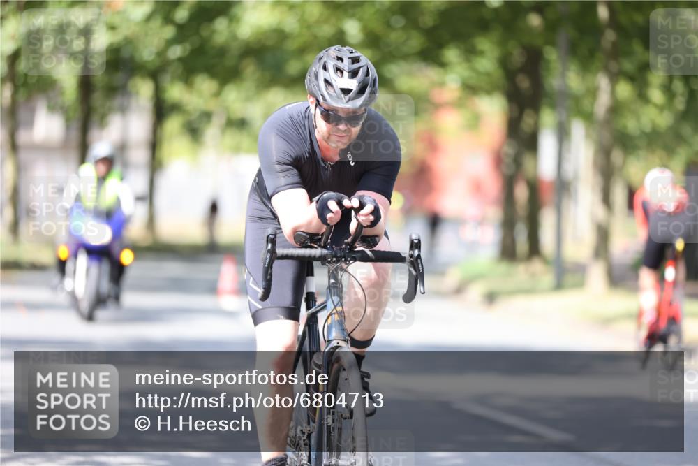 11.08.2024 - GEWOBA Citytriathlon Bremen H.Heesch http://msf.ph/oto/6804713 11.08.2024 12:19:04 Radfahren 852, 862, 900, 1008 meine-sportfotos.de