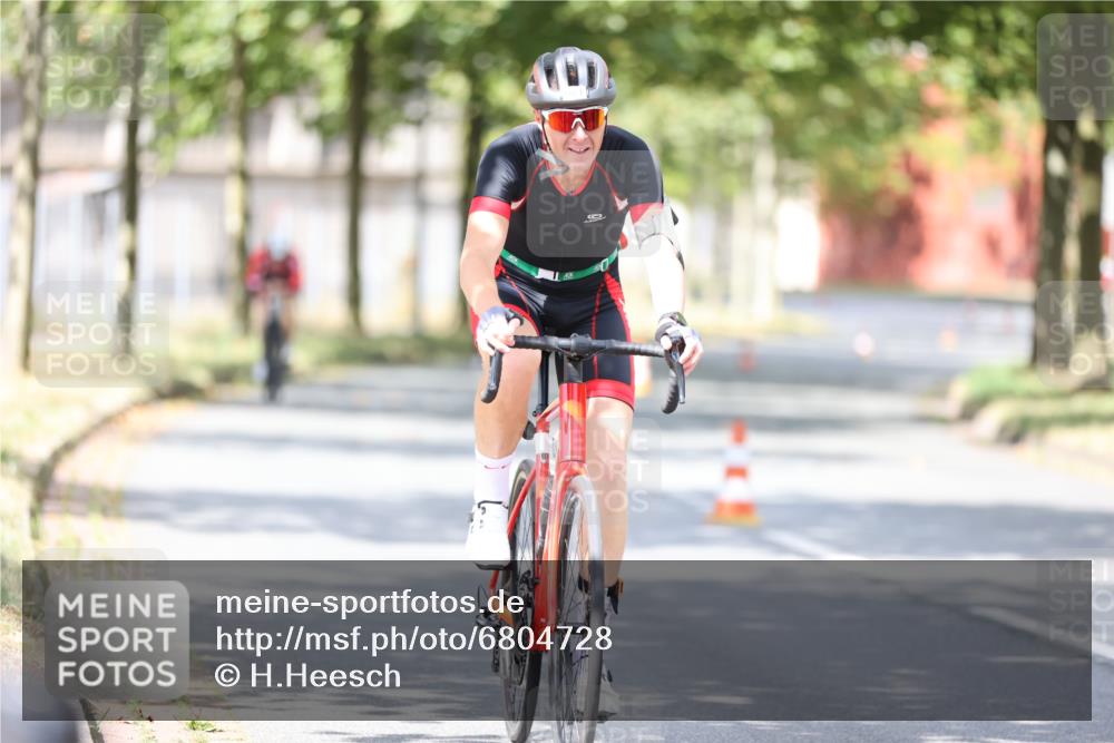 11.08.2024 - GEWOBA Citytriathlon Bremen H.Heesch http://msf.ph/oto/6804728 11.08.2024 12:09:20 Radfahren 787, 793, 863, 866, 889, 932 meine-sportfotos.de