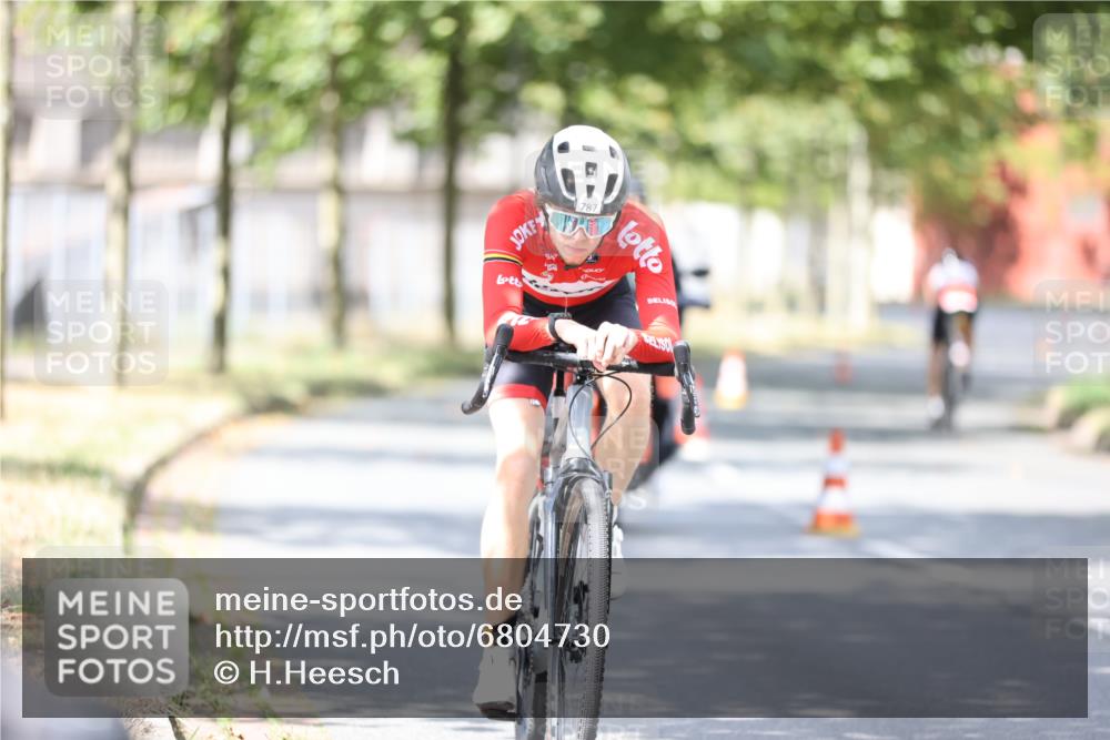 11.08.2024 - GEWOBA Citytriathlon Bremen H.Heesch http://msf.ph/oto/6804730 11.08.2024 12:09:24 Radfahren 787, 793, 863, 866, 932 meine-sportfotos.de