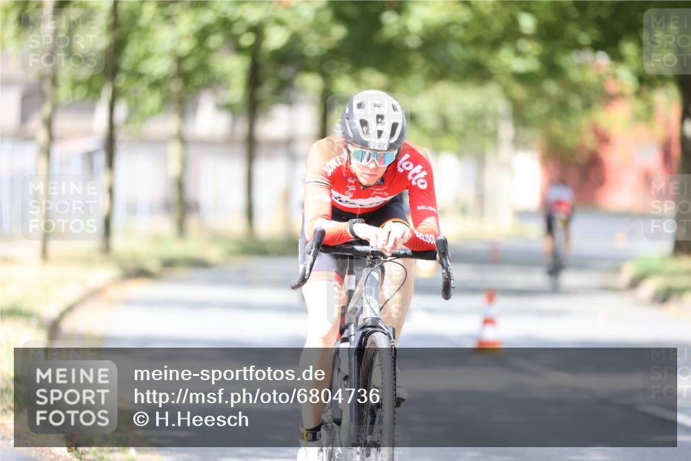 11.08.2024 - GEWOBA Citytriathlon Bremen H.Heesch http://msf.ph/oto/6804736 11.08.2024 12:09:24 Radfahren 787, 793, 863, 866, 932 meine-sportfotos.de