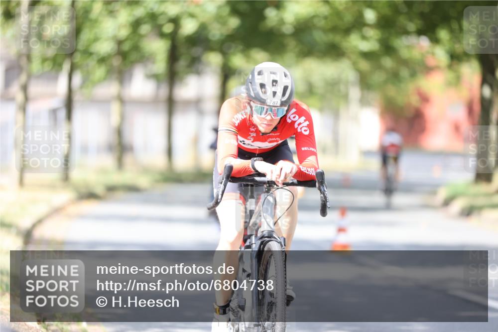 11.08.2024 - GEWOBA Citytriathlon Bremen H.Heesch http://msf.ph/oto/6804738 11.08.2024 12:09:25 Radfahren 787, 793, 863, 866, 932 meine-sportfotos.de