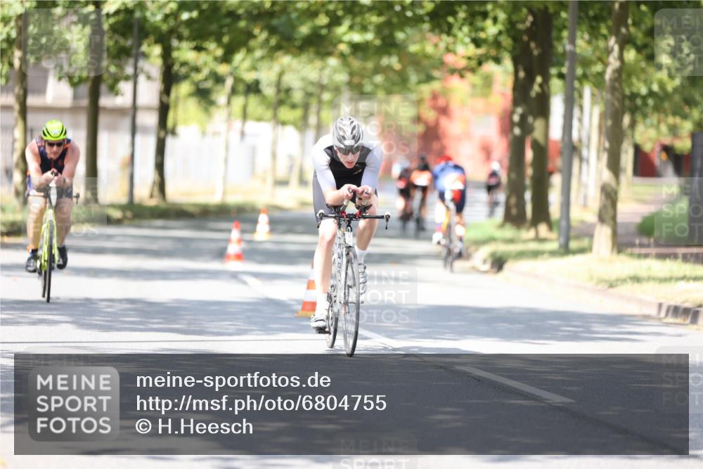 11.08.2024 - GEWOBA Citytriathlon Bremen H.Heesch http://msf.ph/oto/6804755 11.08.2024 12:19:14 Radfahren 862, 873, 900, 954, 973, 1008 meine-sportfotos.de