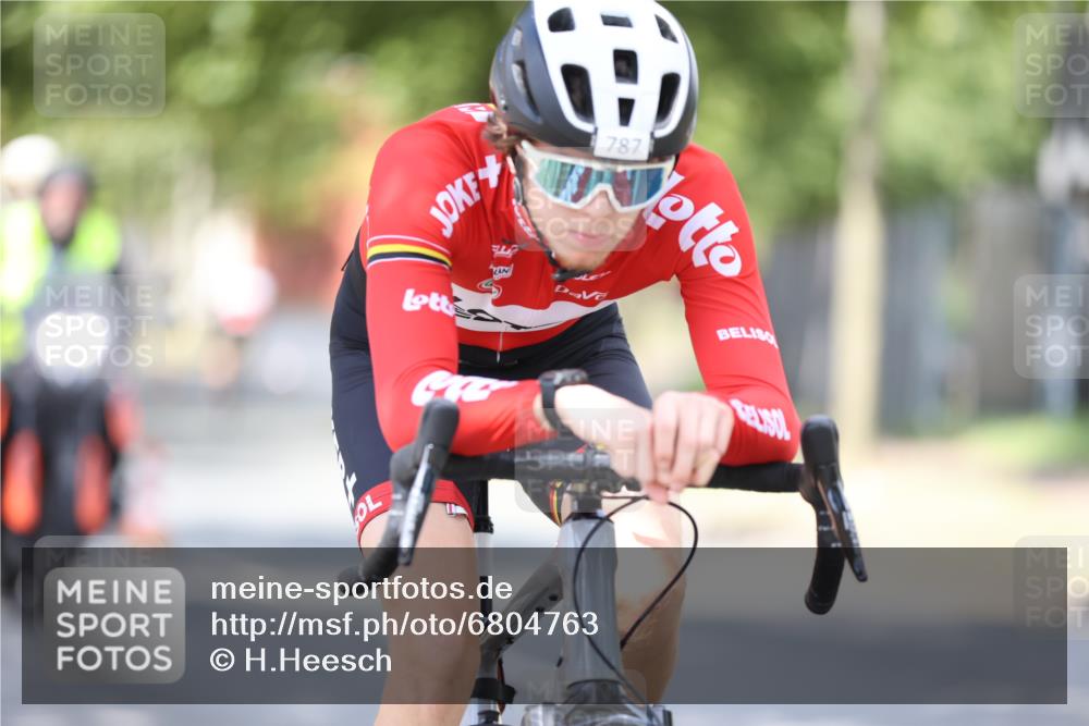 11.08.2024 - GEWOBA Citytriathlon Bremen H.Heesch http://msf.ph/oto/6804763 11.08.2024 12:09:25 Radfahren 787, 793, 863, 866, 932 meine-sportfotos.de