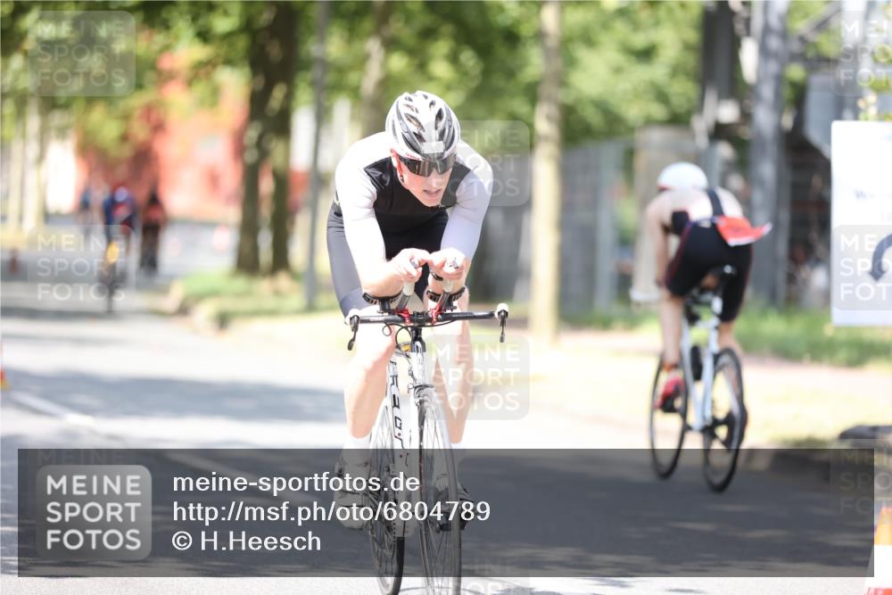 11.08.2024 - GEWOBA Citytriathlon Bremen H.Heesch http://msf.ph/oto/6804789 11.08.2024 12:19:15 Radfahren 862, 873, 900, 954, 973, 1008 meine-sportfotos.de
