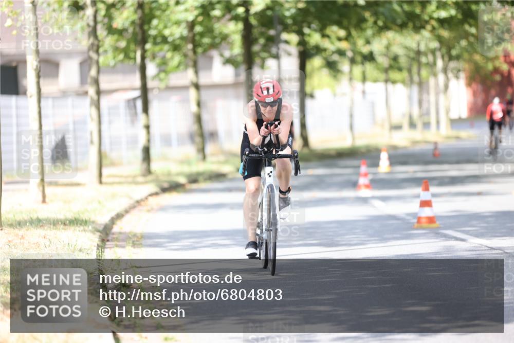 11.08.2024 - GEWOBA Citytriathlon Bremen H.Heesch http://msf.ph/oto/6804803 11.08.2024 12:09:44 Radfahren 751, 908, 988, 1027 meine-sportfotos.de