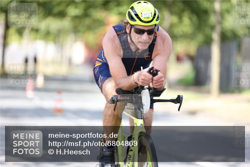 11.08.2024 - GEWOBA Citytriathlon Bremen H.Heesch http://msf.ph/oto/6804809 11.08.2024 12:19:16 Radfahren 862, 873, 900, 954, 973, 1008, 1033 meine-sportfotos.de