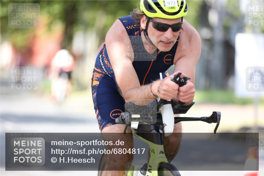 11.08.2024 - GEWOBA Citytriathlon Bremen H.Heesch http://msf.ph/oto/6804817 11.08.2024 12:19:17 Radfahren 862, 873, 900, 954, 973, 1008, 1033 meine-sportfotos.de