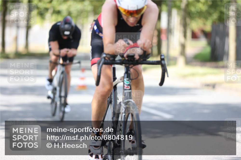 11.08.2024 - GEWOBA Citytriathlon Bremen H.Heesch http://msf.ph/oto/6804819 11.08.2024 12:19:23 Radfahren 873, 900, 954, 956, 973, 1033 meine-sportfotos.de