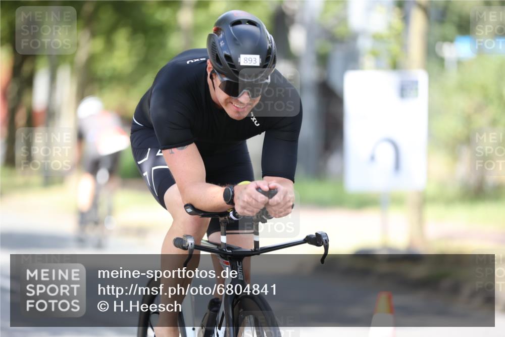 11.08.2024 - GEWOBA Citytriathlon Bremen H.Heesch http://msf.ph/oto/6804841 11.08.2024 12:19:24 Radfahren 873, 900, 954, 956, 973, 1033 meine-sportfotos.de