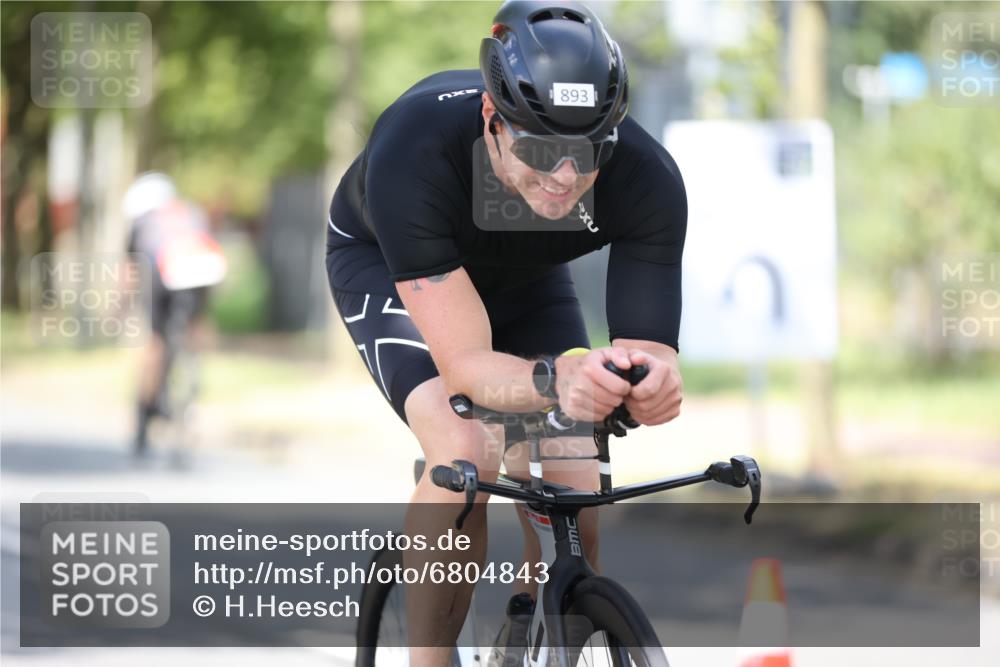 11.08.2024 - GEWOBA Citytriathlon Bremen H.Heesch http://msf.ph/oto/6804843 11.08.2024 12:19:25 Radfahren 873, 900, 954, 956, 973, 1033 meine-sportfotos.de