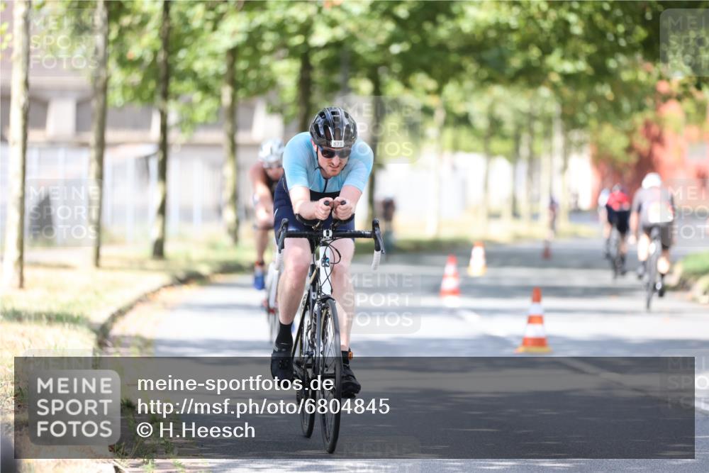 11.08.2024 - GEWOBA Citytriathlon Bremen H.Heesch http://msf.ph/oto/6804845 11.08.2024 12:19:26 Radfahren 873, 900, 954, 956, 973, 1033 meine-sportfotos.de