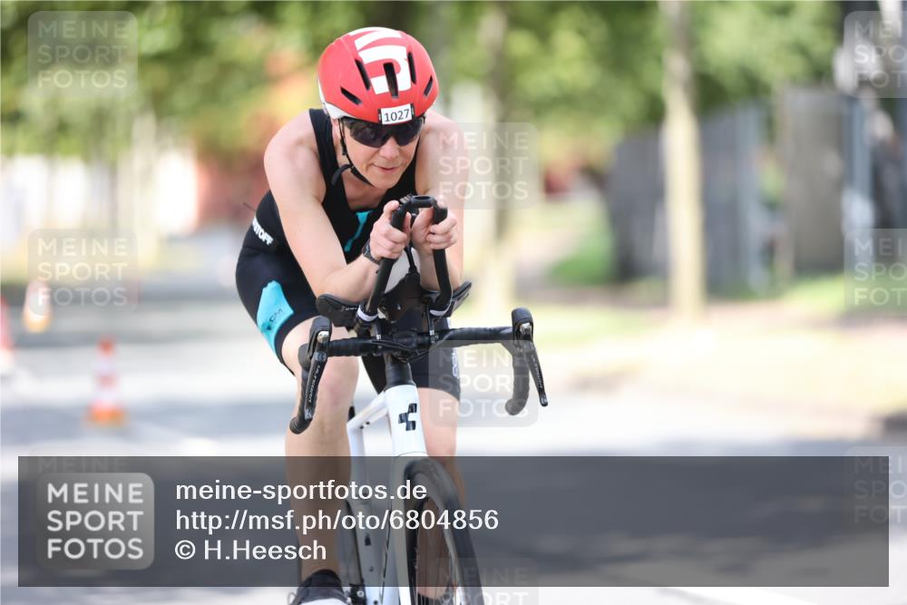 11.08.2024 - GEWOBA Citytriathlon Bremen H.Heesch http://msf.ph/oto/6804856 11.08.2024 12:09:45 Radfahren 751, 908, 988, 1027 meine-sportfotos.de