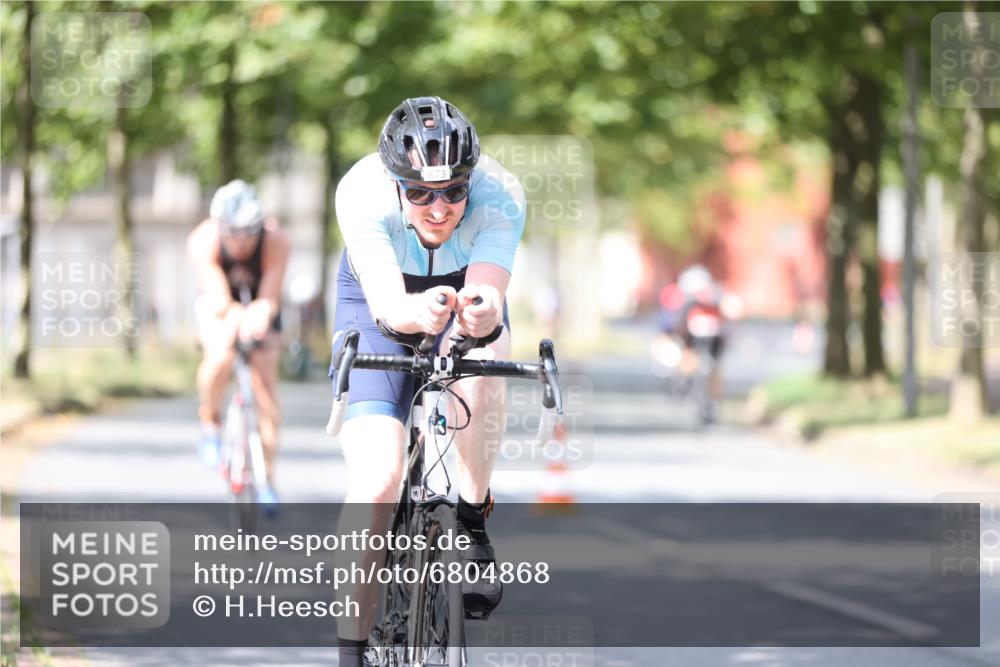 11.08.2024 - GEWOBA Citytriathlon Bremen H.Heesch http://msf.ph/oto/6804868 11.08.2024 12:19:26 Radfahren 873, 900, 954, 956, 973, 1033 meine-sportfotos.de