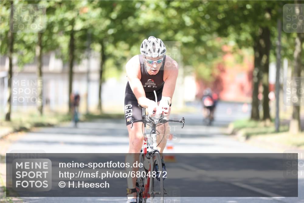 11.08.2024 - GEWOBA Citytriathlon Bremen H.Heesch http://msf.ph/oto/6804872 11.08.2024 12:19:27 Radfahren 873, 900, 954, 956, 973, 1033 meine-sportfotos.de