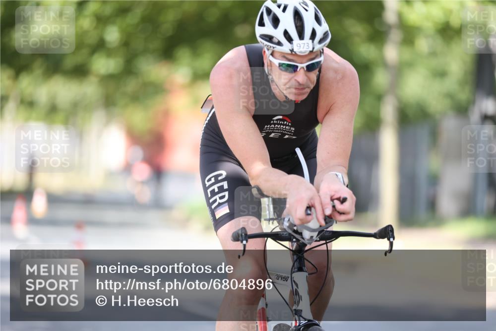 11.08.2024 - GEWOBA Citytriathlon Bremen H.Heesch http://msf.ph/oto/6804896 11.08.2024 12:19:28 Radfahren 873, 900, 954, 956, 973, 1033 meine-sportfotos.de