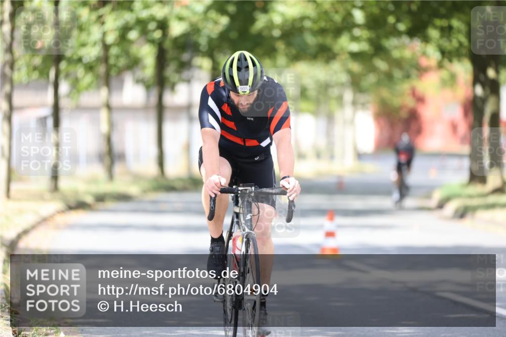11.08.2024 - GEWOBA Citytriathlon Bremen H.Heesch http://msf.ph/oto/6804904 11.08.2024 12:09:58 Radfahren 908, 988 meine-sportfotos.de